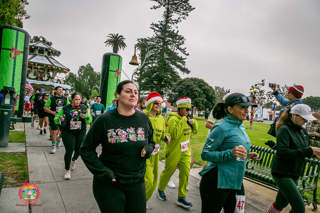 Santa To The Sea 1/2 Marathon, 1/4 Marathon & 5K photo 7