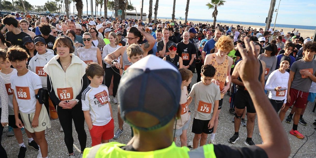 The Jingle Bell Dash Kids Dash, 1 Miler, 5K, 10K and Half Marathon & Santa Paws Doggie Run photo 2